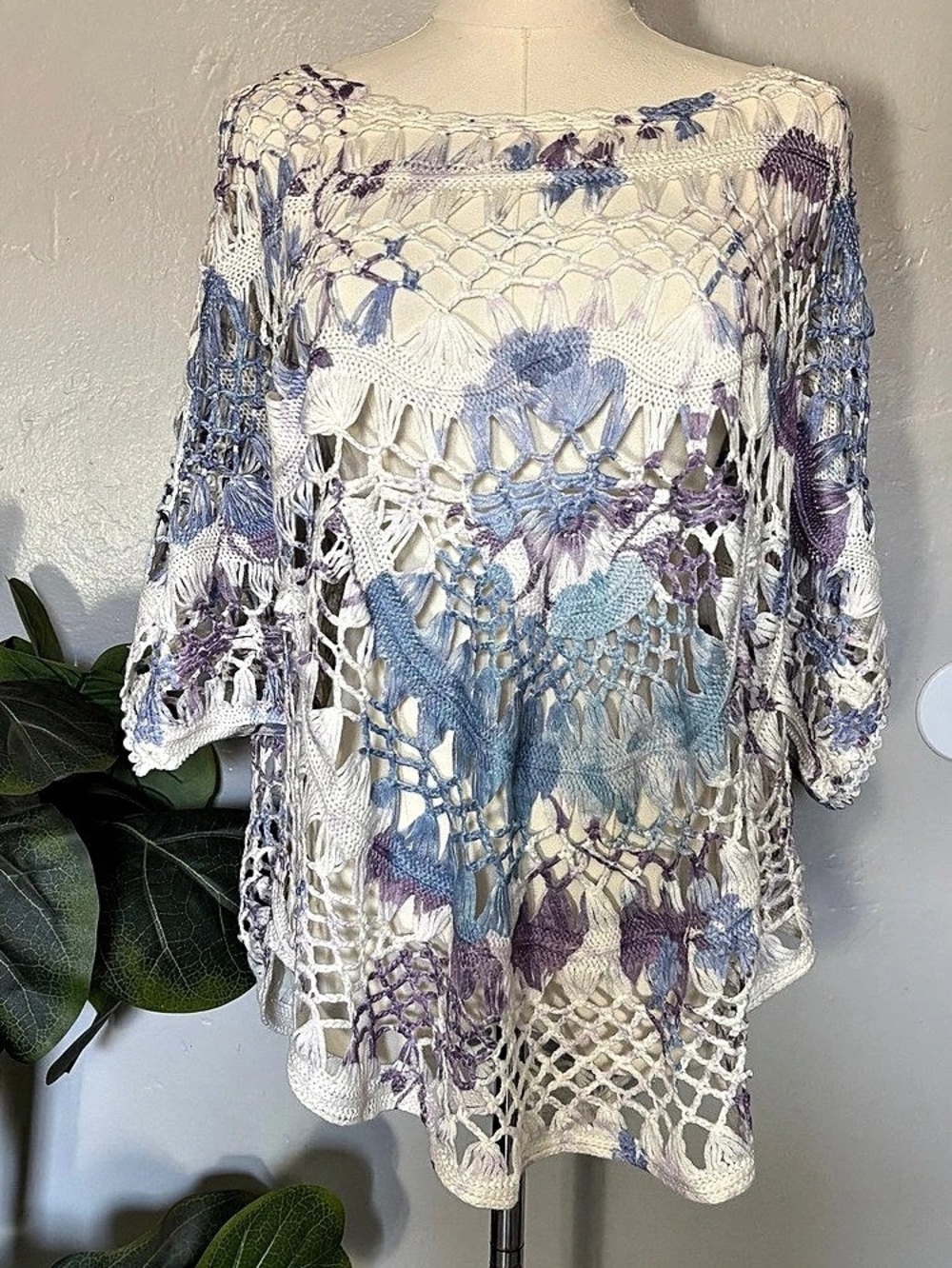 Venus Floral Crochet Tunic White Blue XL Like New